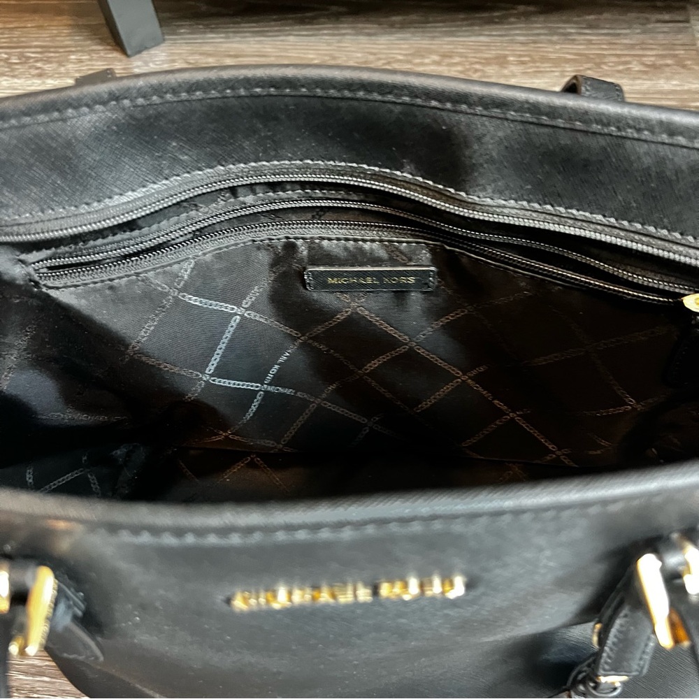 Michael Kors Quinn Large East West Top Zip Tote Bag - Picture 13 of 14